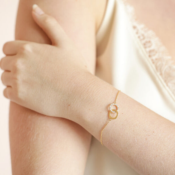 Interlocking Pearl and Crystal Hoops Bracelet in Gold