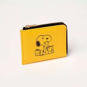 Yellow coin purse with an illustration of snoopy eaching chips and black and gold zip